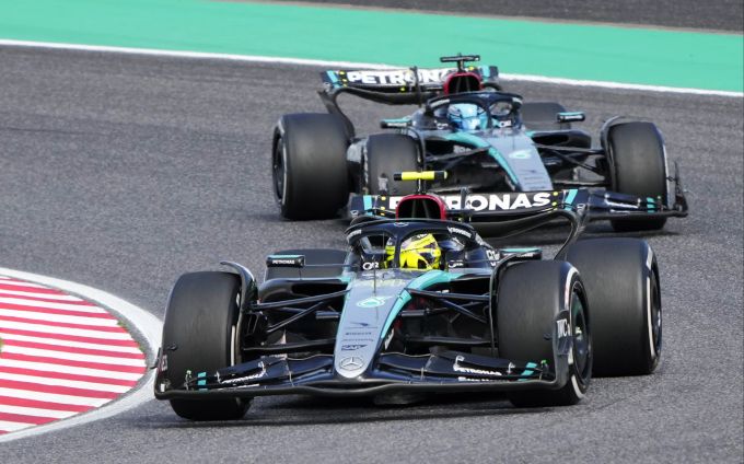 Die Mercedes-Piloten Lewis Hamilton und George Russel haben derzeit kaum Siegchancen in der Formel 1. Formel 1
