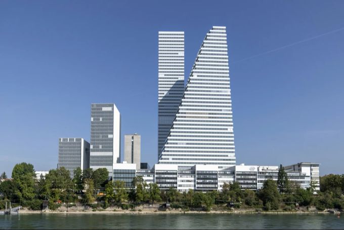 Erasmus+ erleichtere die Finanzierung von Forschungsprojekten, sagt Sandra Bothe. Roche Basel Gebäude