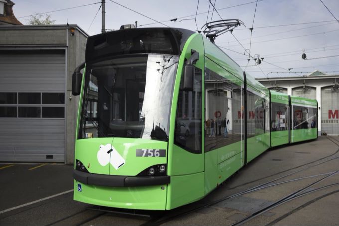 Dieses Tram fährt künftig durch die Berner Strassen. Bern