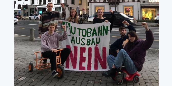 Plakat Jugendliche Bobbycar Innenstadt