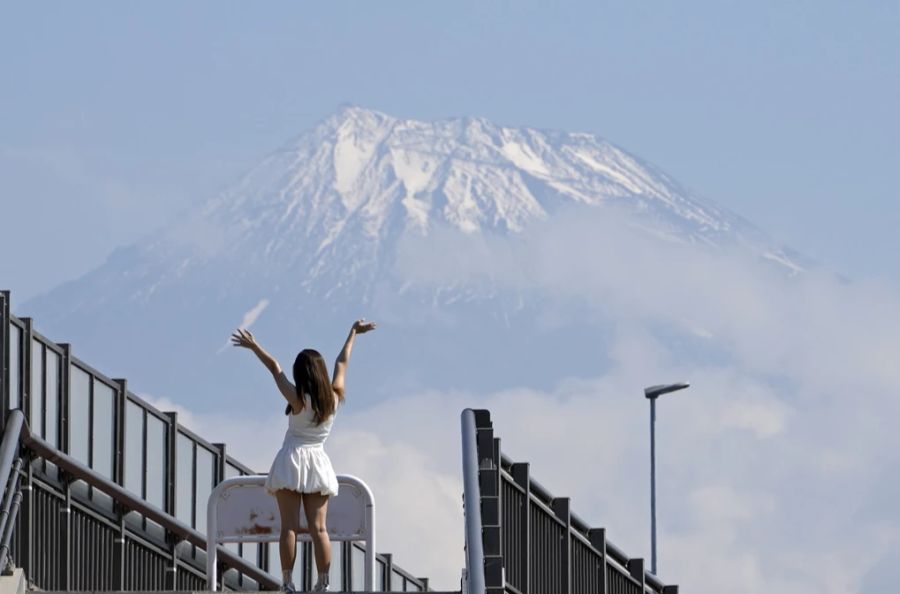 Für Touristen ist der Fuji vor allem im Sommer ein beliebtes Reiseziel.