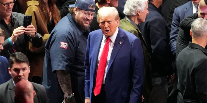 Trump und Musk bei Kampfsport-Spektakel in New York. Trump und Musk bei Kampfsport-Spektakel in New York.