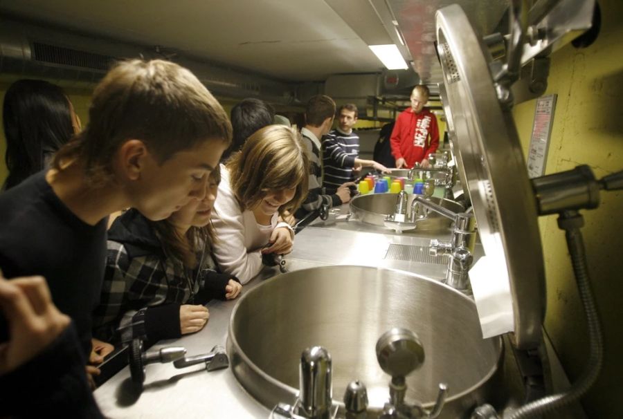 Menschen im Bunker