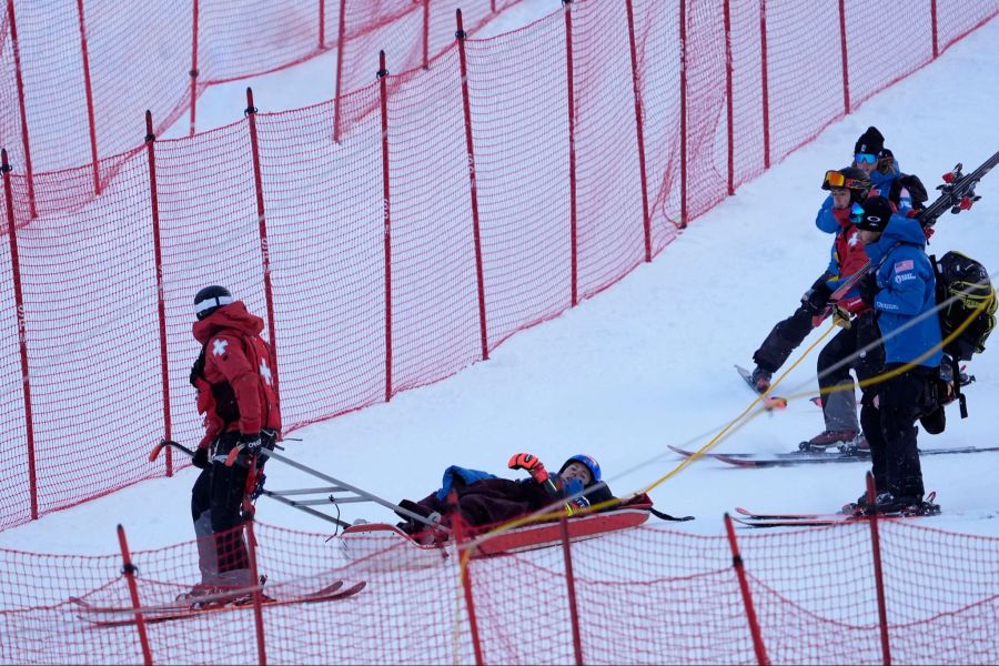 Mikaela Shiffrin musste in Killington mit dem Rettungsschlitten abtransportiert werden.