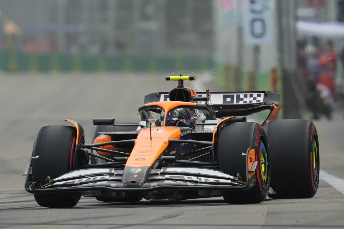 In Singapur kommt am McLaren ein anderer Heckflügel zur Anwendung als noch in Baku. Formel 1 McLaren Singapur