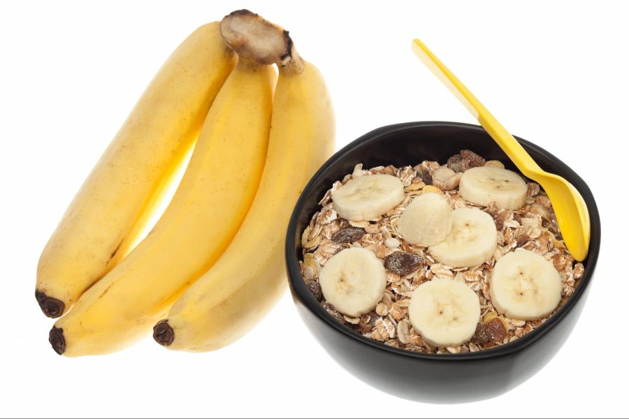 Müsli und Bananen