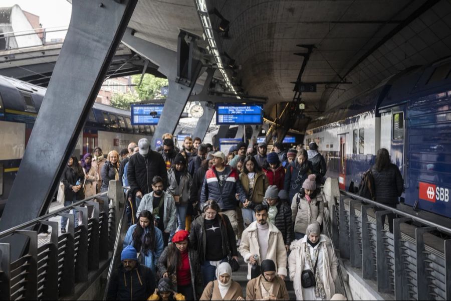 Selbst wenn sich das Gleis in der Nähe befindet, werden am Zürich Hauptbahnhof sieben Minuten Umsteigezeit gerechnet.