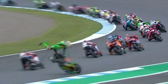 Basler verletzt sich - Spektakulärer Sturz von Dettwiler in der Moto3