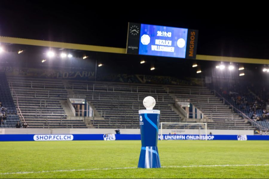 Die Fans des FC Luzern mussten sich ausserhalb der eigenen Kurve verteilen.