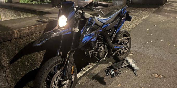 Schänis SG - Motorradfahrer (17) bei Kollision mit Auto verletzt