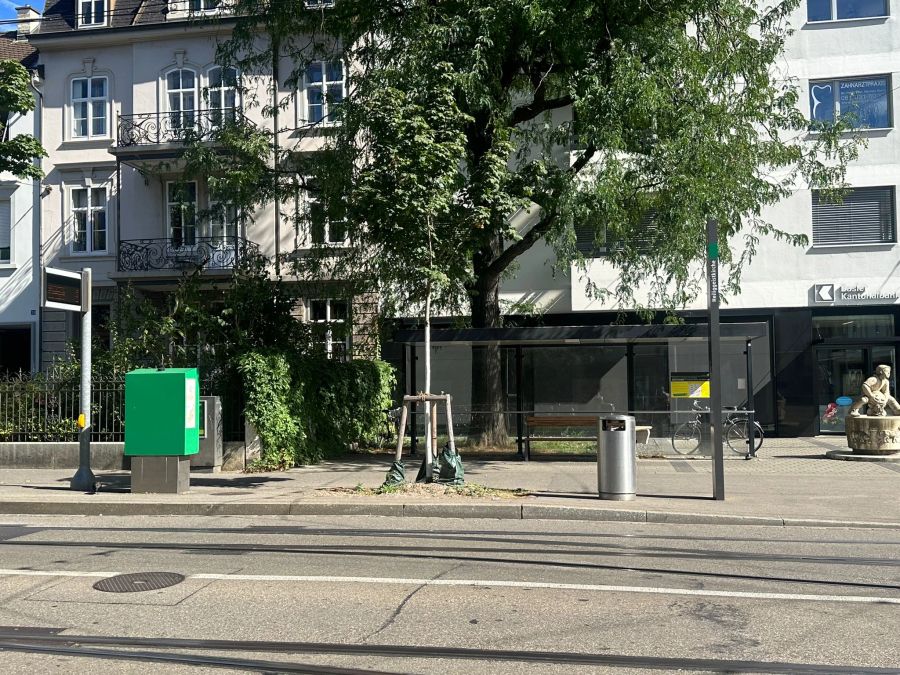 Dreist: Kurz darauf findet er das Velo wenige Meter von seiner Wohnung entfernt wieder – mit neuem Schloss.