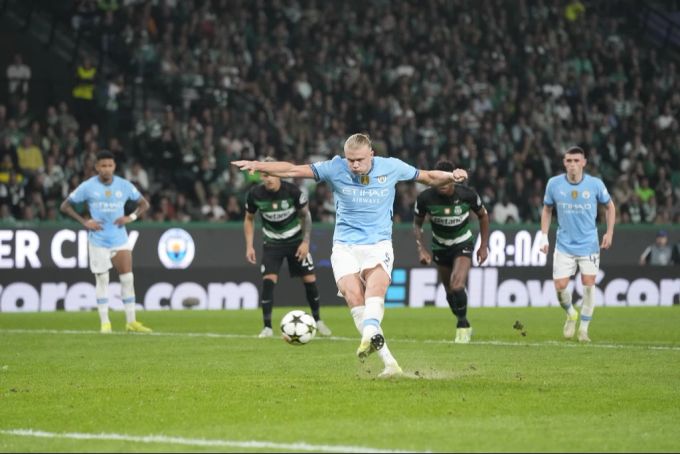 Dieser Haaland-Penalty landet an der Latte. cl