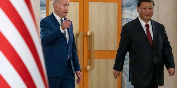 US-Präsident Joe Biden (l), trifft den chinesischen Präsidenten Xi Jinping vor dem G20-Gipfel. joe biden xi jinping
