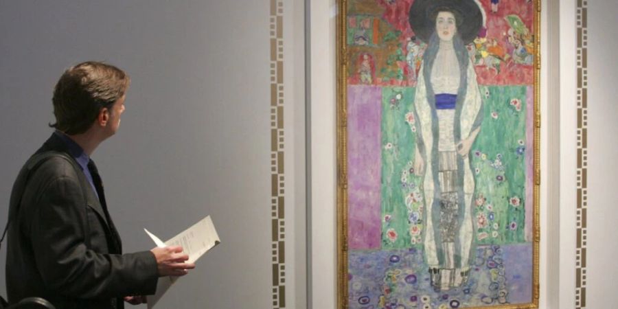 Der Klimt-Auktionsrekord von 88 Millionen Dollar für «Adele Bloch-Bauer II» (im Bild) im Jahr 2006 ist gefallen. Gustav Klimts Gemälde «Buchenwald» erzielte am Mittwoch in New York 105 Millionen Dollar, berichtete die «New York Times» online. (Archivbild)