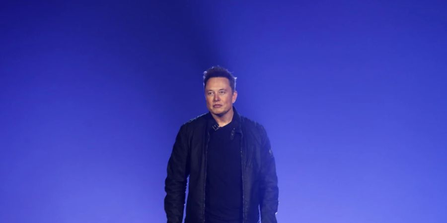 Firmen, die keine Werbung mehr bei Twitter schalten, sollen nach dem Willen des neuen Besitzers Elon Musk mit einem Gegenboykott belegt werden. (Archivbild)