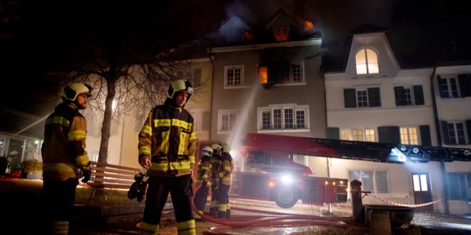 Im kommenden Winter ein ungewolltes Bild: Die Feuerwehr versucht, einen Grossbrand in der Solothurner Altstadt beim Altersheim Thüringenhaus zu löschen. Feuer Brand Energiekrise