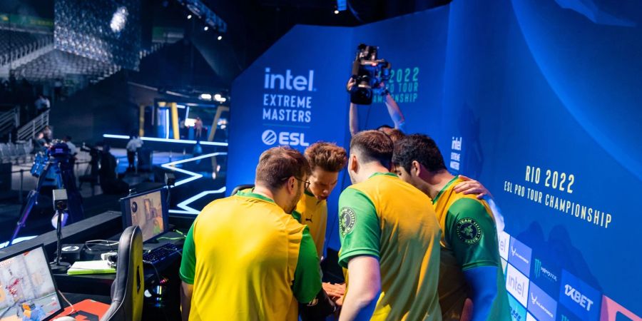 In den Farben der brasilianischen Landesflagge spielte sich Mouz in die Playoffs des CS:GO-Majors IEM Rio.