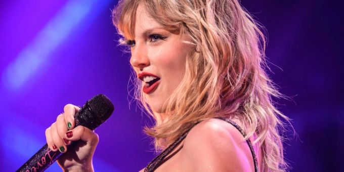Taylor Swift bei einem Konzert. Taylor Swift