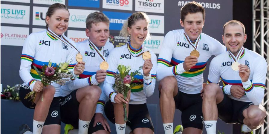 Die Mixed-Staffel im Mountainbike holt an der WM 2017 in Australien Gold im Teamwettbewerb.