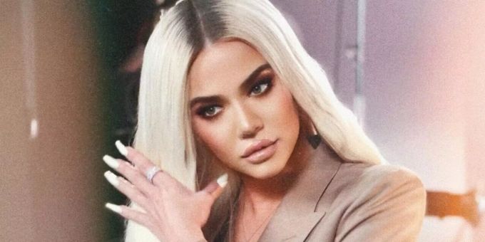 Peinlicher Fehler - Khloé Kardashian photoshoppt sich zwei Daumen