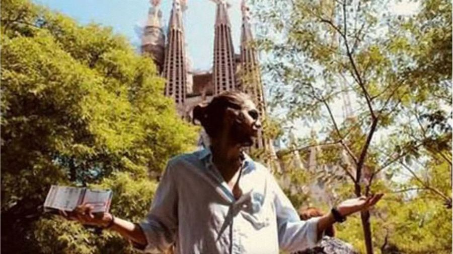 Tony Castro vor der Sagrada-Familia-Kathedrale in Barcelona.