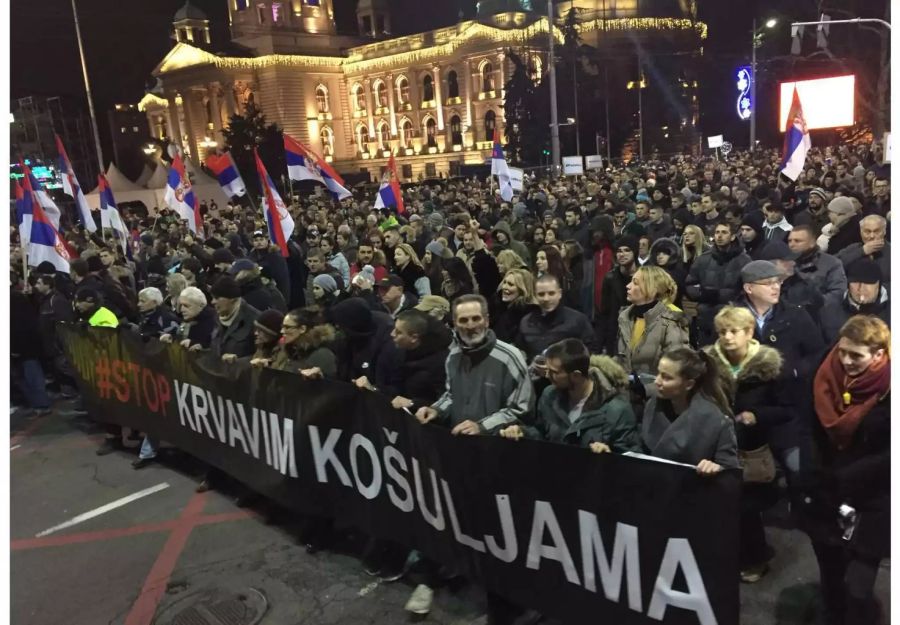 Tausende demonstrieren in Belgrad gegen Regierung