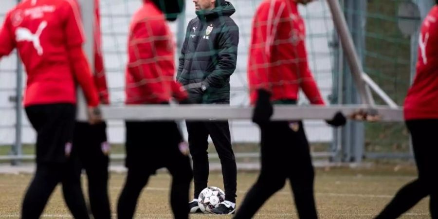 Leitet weiterhin das Training des VfB Stuttgart: Coach Markus Weinzierl. Foto: Fabian Sommer