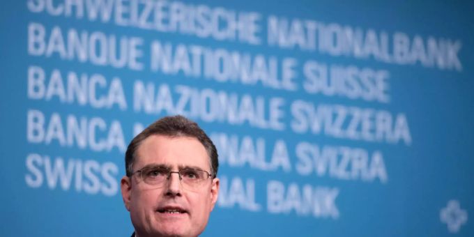 Laut dem Präsidenten der Schweizerischen Nationalbank könnte ein Brexit ohne Abkommen die Wechselkurse beeinflussen. Thomas Jordan spricht an einer Medienkonferenz.