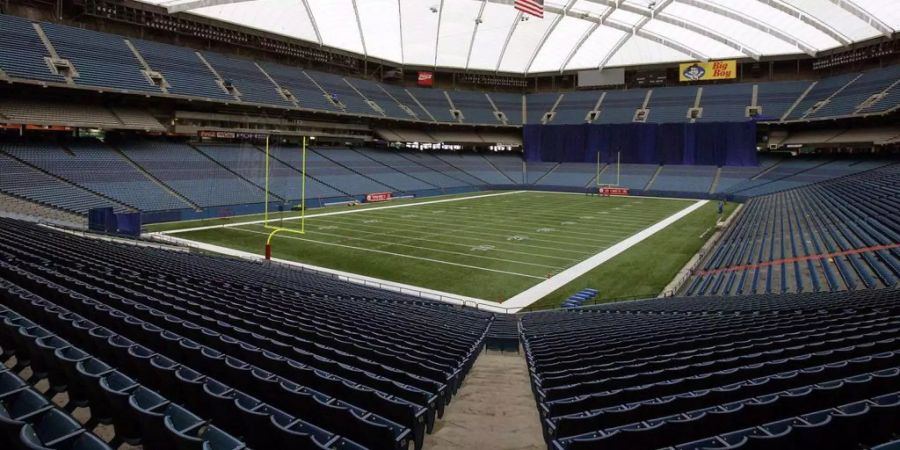 Das Innere des Pontiac Silverdome in Detroit zu den besten Zeiten.