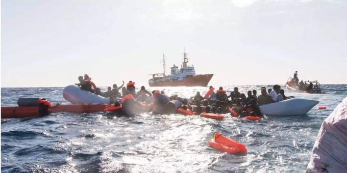 Nach einem Bootsunglück an der libyschen Küste wurden sechs tote Migranten geborgen. (Symbolbild) Nach einem Bootsunglück an der libyschen Küste wurden sechs tote Migranten geborgen. (Symbolbild)