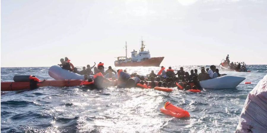 Nach einem Bootsunglück an der libyschen Küste wurden sechs tote Migranten geborgen. (Symbolbild)