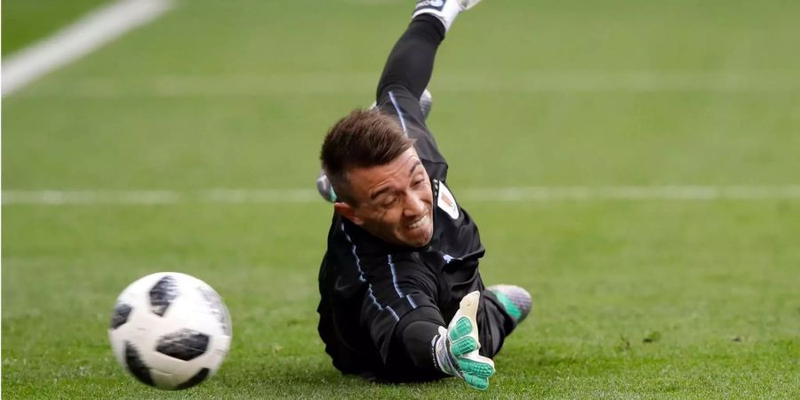 Uruguays Goalie Fernando Muslera absolviert heute sein 100. Länderspiel und sein insgesamt 14. WM-Spiel. Damit wird er zum alleinigen WM-Rekordspieler Uruguays.