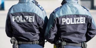 Nahe Chur GR - Neulenker kracht in eine Felswand