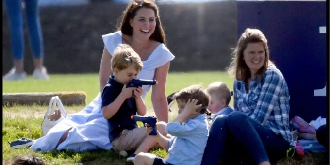 Brutal oder normal? - Waffen-Foto von Prinz George schockt Briten