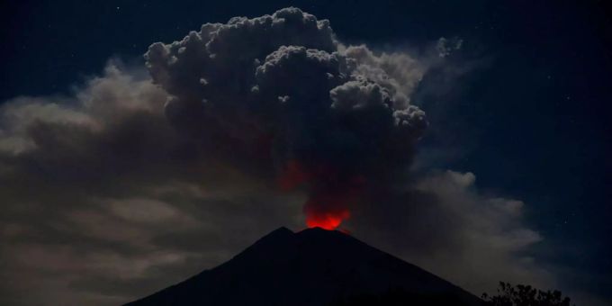 Indonesien - Nach Tsunami-Katastrophe Vulkanausbruch auf Sulawesi