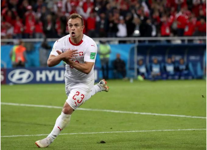 Sein linker Fuss gibt Grund zum Jubeln, seine Geste eher weniger. Was bietet uns Xherdan im Achtelfinal? Sein linker Fuss gibt Grund zum Jubeln, seine Geste eher weniger. Was bietet uns Xherdan im Achtelfinal?