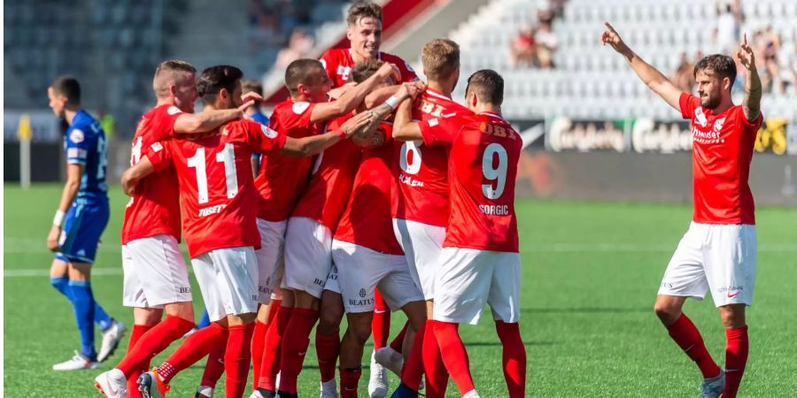 Die Thuner beim jubeln nach einem Tor im Spiel gegen Luzern.