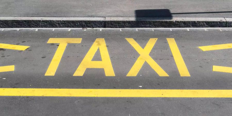 Ein Taxistand in Zürich.