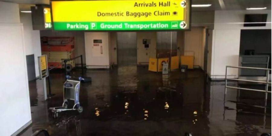 Das Terminal 4 des Flughafens JFK in New York liegt unter Wasser.