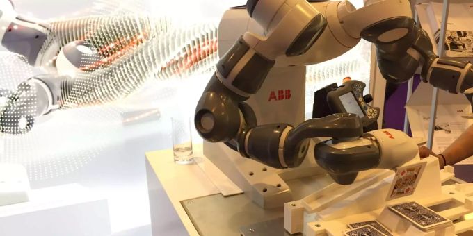 «Collaborative Robots Market» berichtet beispielweise über Themen wie Trends, Politik und Kunden. universal robots a/s
