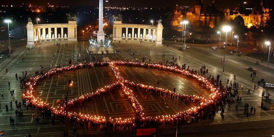 Als Zeichen gegen den Krieg im Irak an einer Antikriegsdemo für das Ende des Krieges in Budapest 2004.