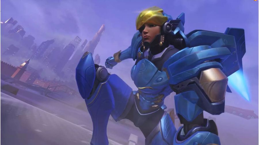 Pharah wird von unten gefilmt, nach dem sie am Ende ihres Highlightintros gelandet ist.