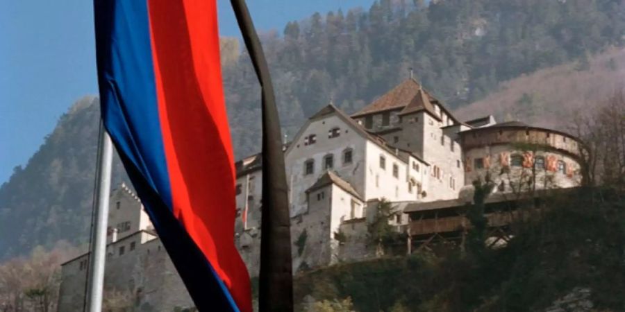 Trauerfahne in Liechtenstein