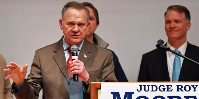 Roy Moore während einer Rede. Roy Moore während einer Rede.