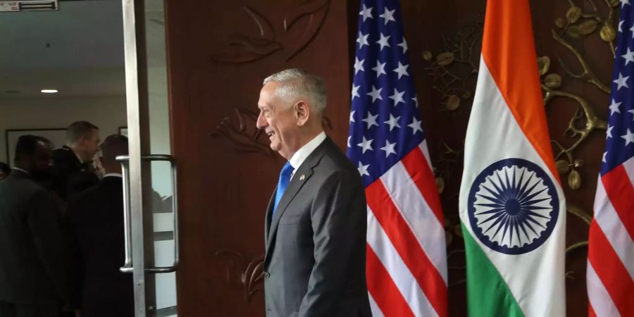 US-Verteidigungsminister James Mattis läuft zu einem Meeting in New Dehli, Indien.