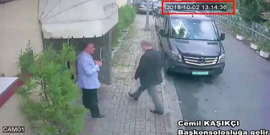 Videoaufnahmen zeigen Jamal Khashoggi vor seiner Tötung am Eingang des türkischen Konsulats.