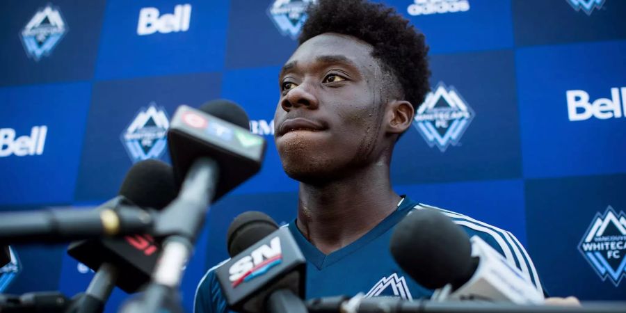 Der kanadische Fussballer Alphonso Davies gibt bei seinem damaligen Verein MLS-Club Vancouver Whitecaps ein Interview.