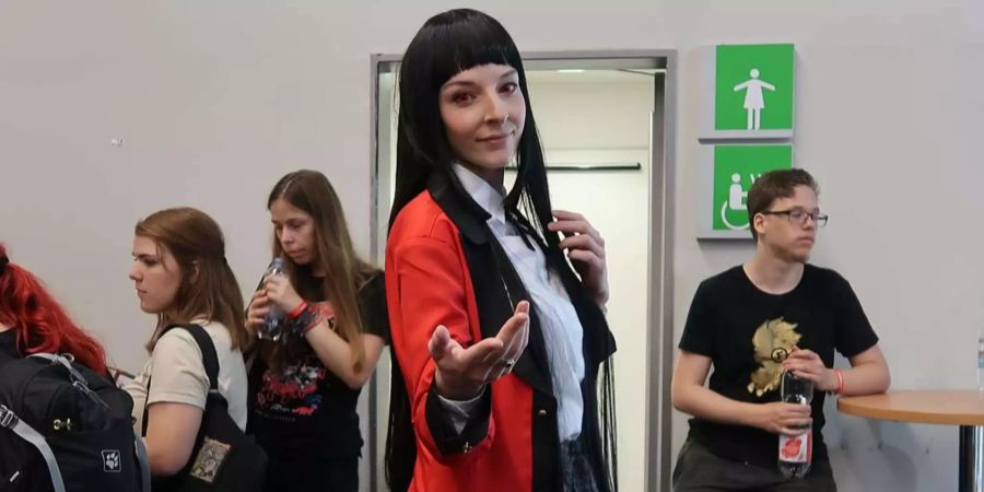 Cosplay durfte natürlich nicht fehlen. Hier ein Cosplay des Charakters Yumeko Jabami von Kakegurui.