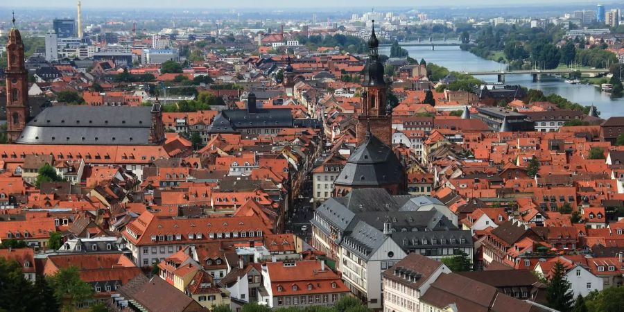 Die deutsche Stadt Heidelberg von oben fotografiert.