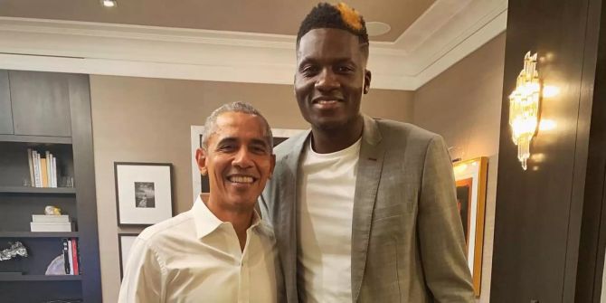 Clint Capela posiert mit Barack Obama.